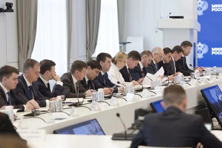 В Минстрое России прошло еженедельное оперативное совещание под председательством Министра строительства и ЖКХ РФ Ирека Файзуллина   